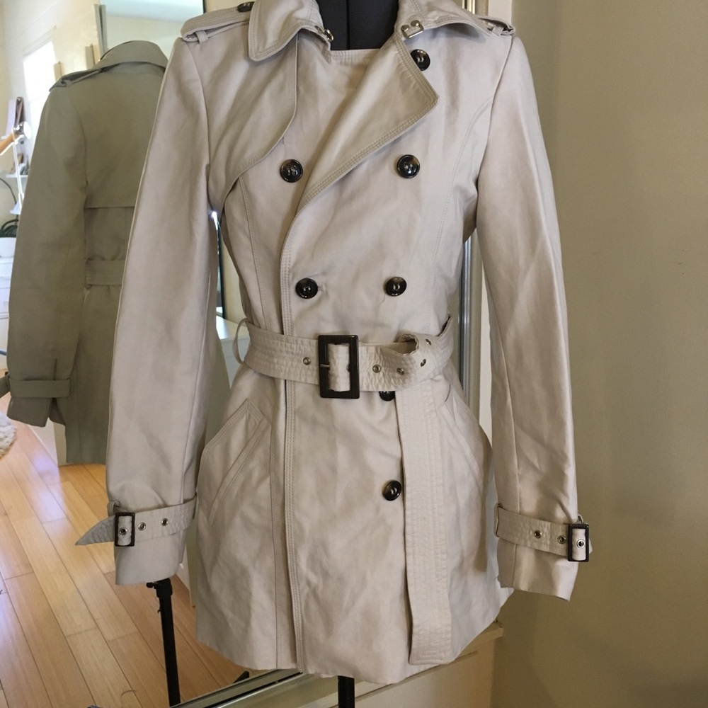 Zara Woman Beige double breasted trench coat. Quiet luxury